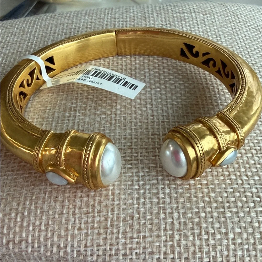 Elegant Gold and Pearl Women's Bracelet - Picture 2 of 2